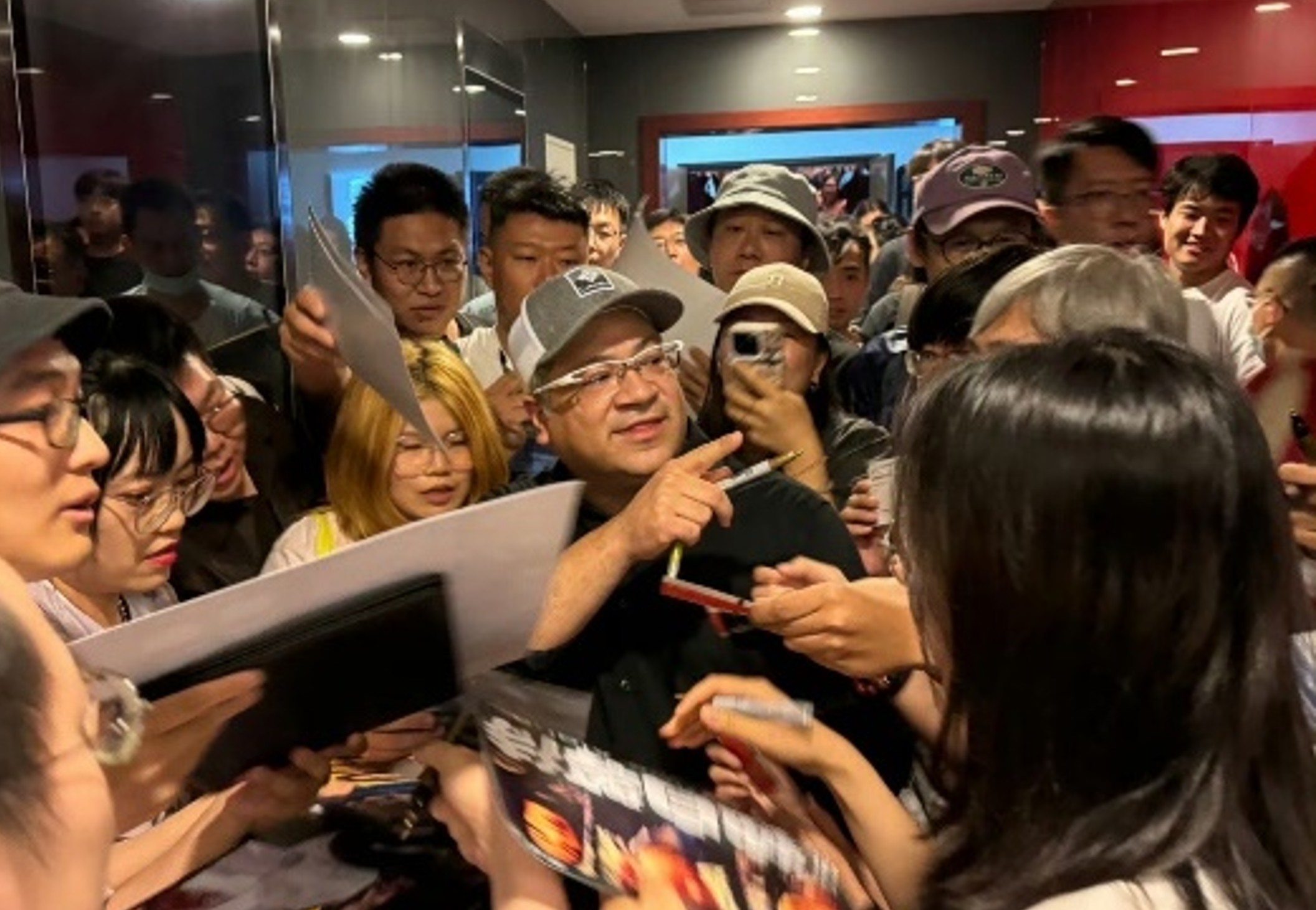 Dayyan Eng signing autographs with fans